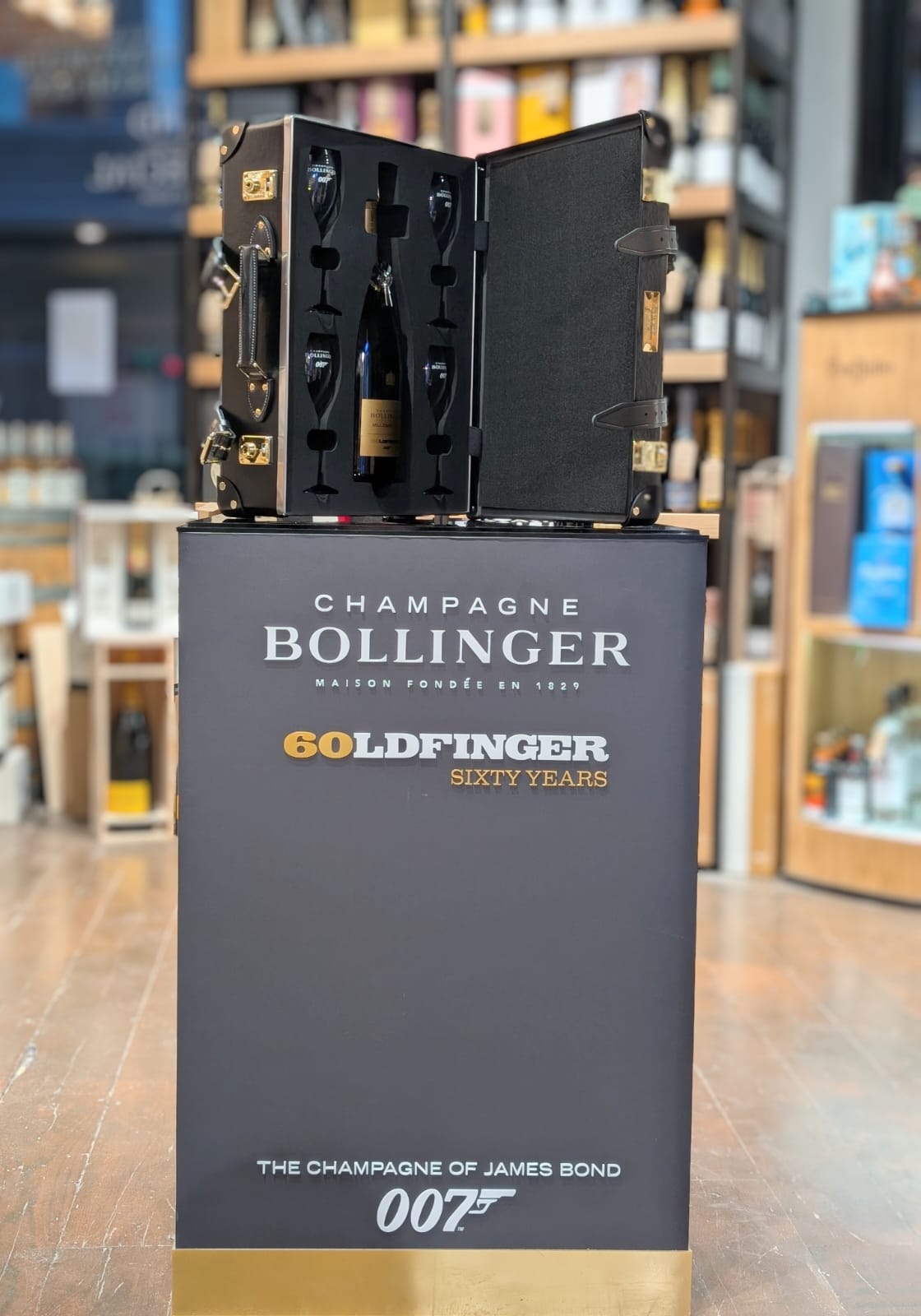 Limited Edition Champagne Bollinger Goldfinger 007 Magnum In Globe Trotter Case