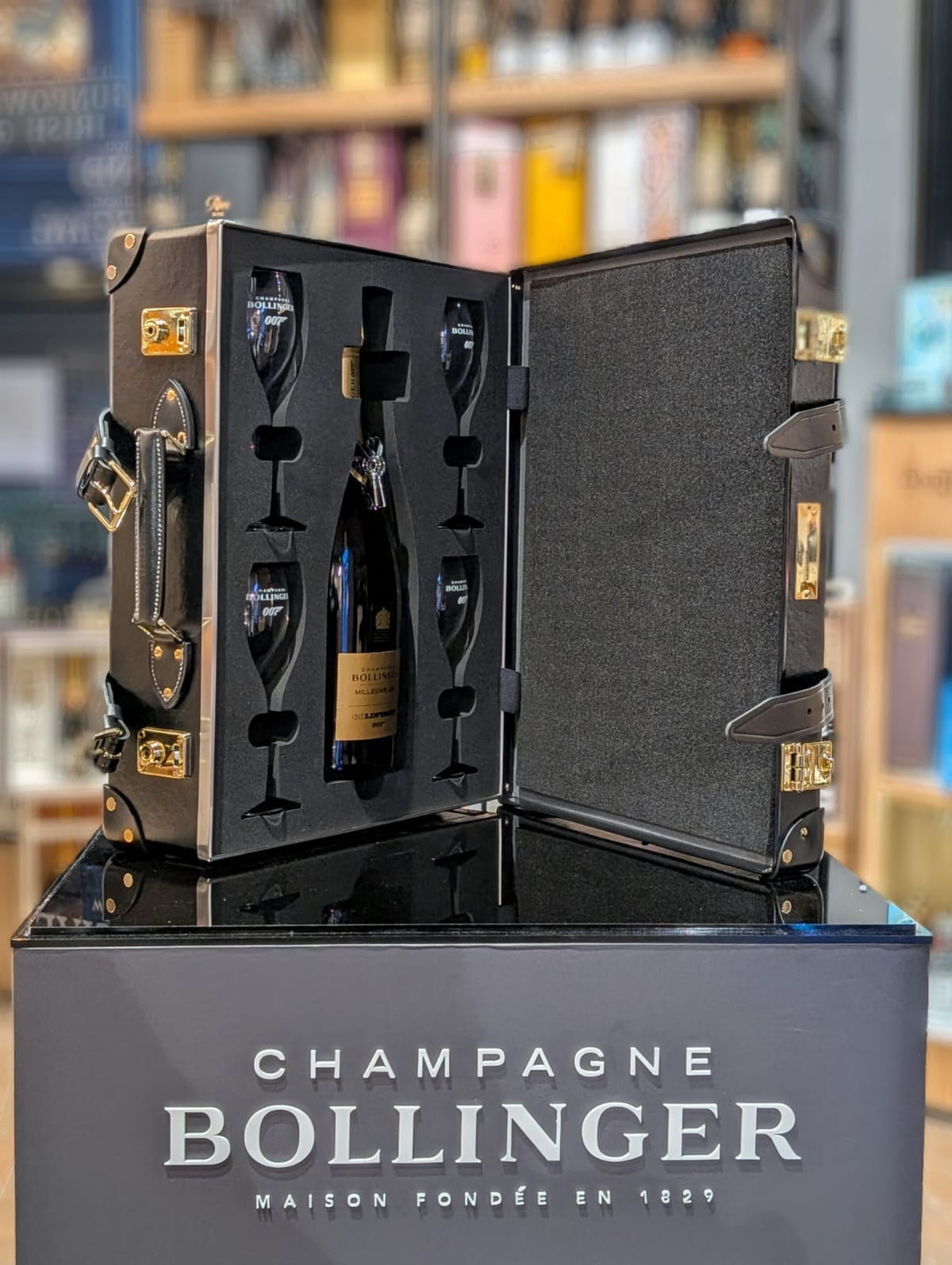 Limited Edition Champagne Bollinger Goldfinger 007 Magnum In Globe Trotter Case